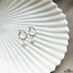 "Margrethe" s�lv �reringe / hoops med hvide ferskvandsperler