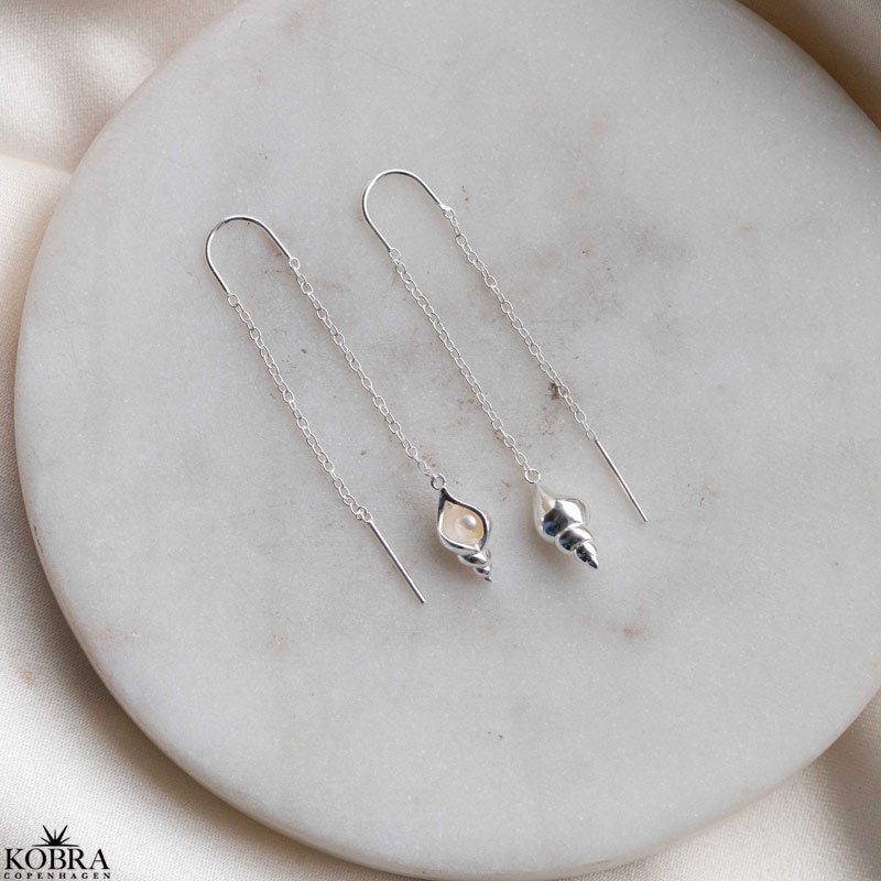 "Pearl Breeze" perlereringe i slv med konkylie og gte ferskvandsperler