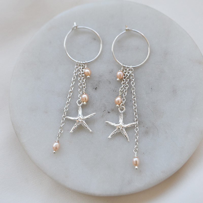 "Sea Of Love" hoops i s�lv med ferskvandsperler