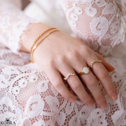 "Flora" gold ring with mother of pearl