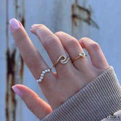 "Liva" enkel guld ring med lille hjerte