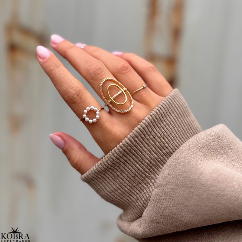"Corina" forgyldt ring med zirkonia sten