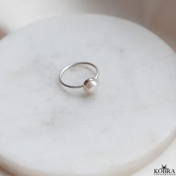 "Luxi" Sterling slv ring med gte ferskvandsperle