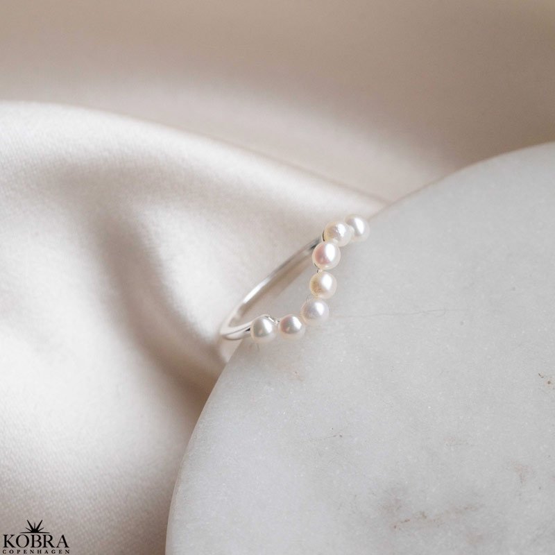 "Casablanca" pearl ring in silver with genuine freshwater pearls