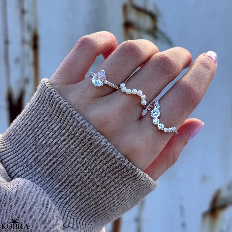 "Casablanca" pearl ring in silver with genuine freshwater pearls