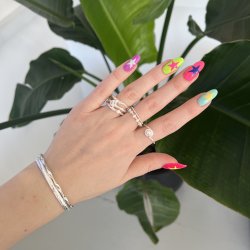 "Hali" ring med ferskvands perler og s�lvkugler