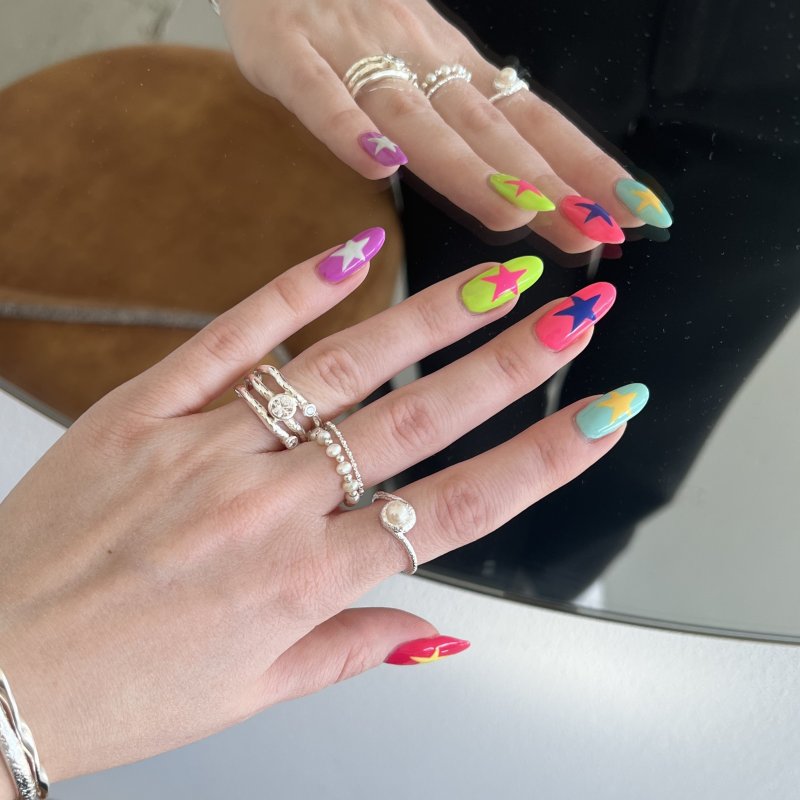 "Hali" ring med ferskvands perler og s�lvkugler