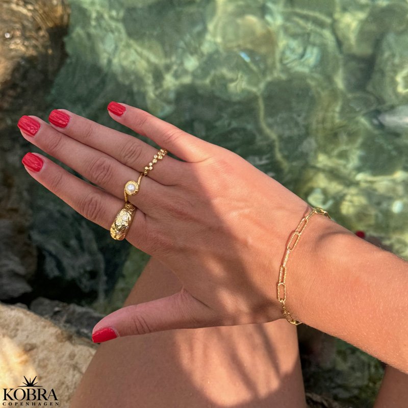 "Luna Mae" 18 karat forgyldt ring med gte ferskvandsperle