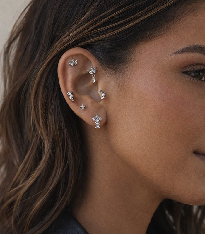 "Rosalee" piercing med dr�be og blade (1 stk.)