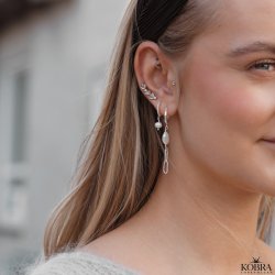 "Marcella" slv reringe / hoops med hvide sten og smuk ferskvandsperle