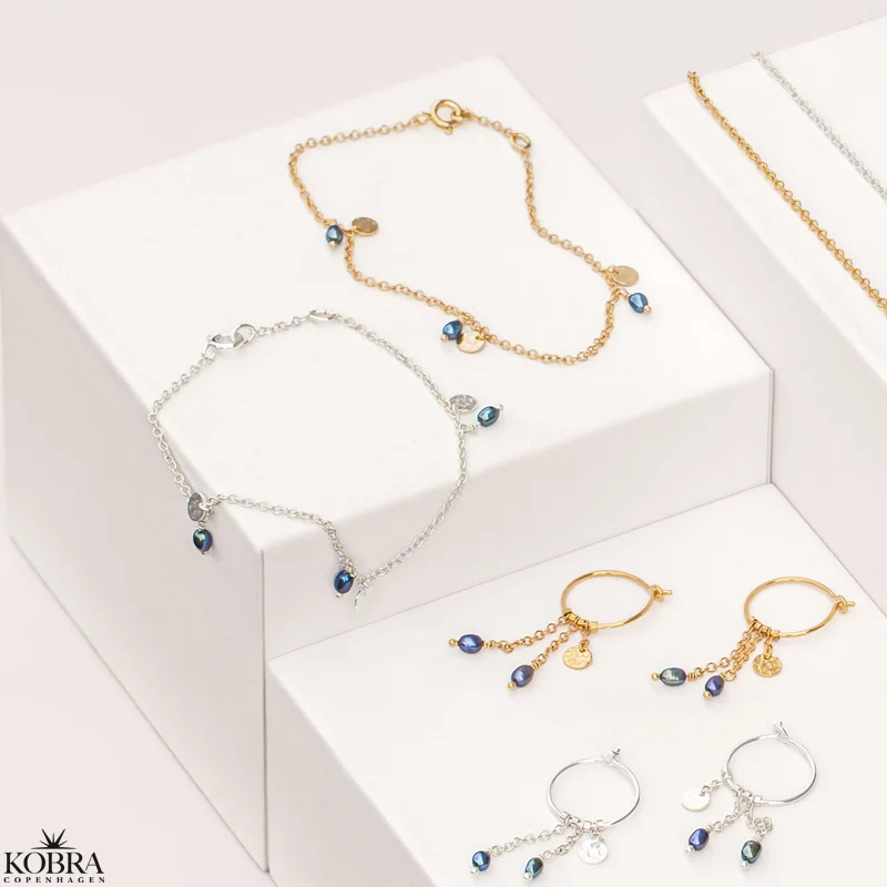 "Pittioni" pearl necklace with blue freshwater pearls and small hammered amulets in silver