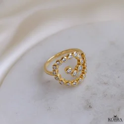 "Pool" smuk guld ring med hvide zirkonia sten