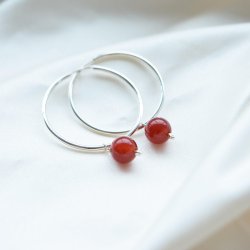 "Poppy" s�lv hoops med r�de agater (large)