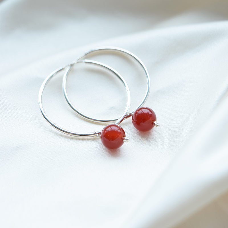 "Poppy" s�lv hoops med r�de agater (large)