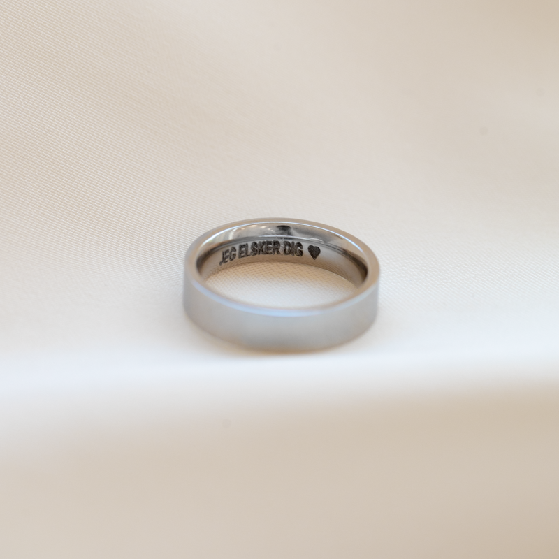 "Jules" Simple Wide Ring