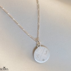 "Precious" slv amulet med kryds gravering