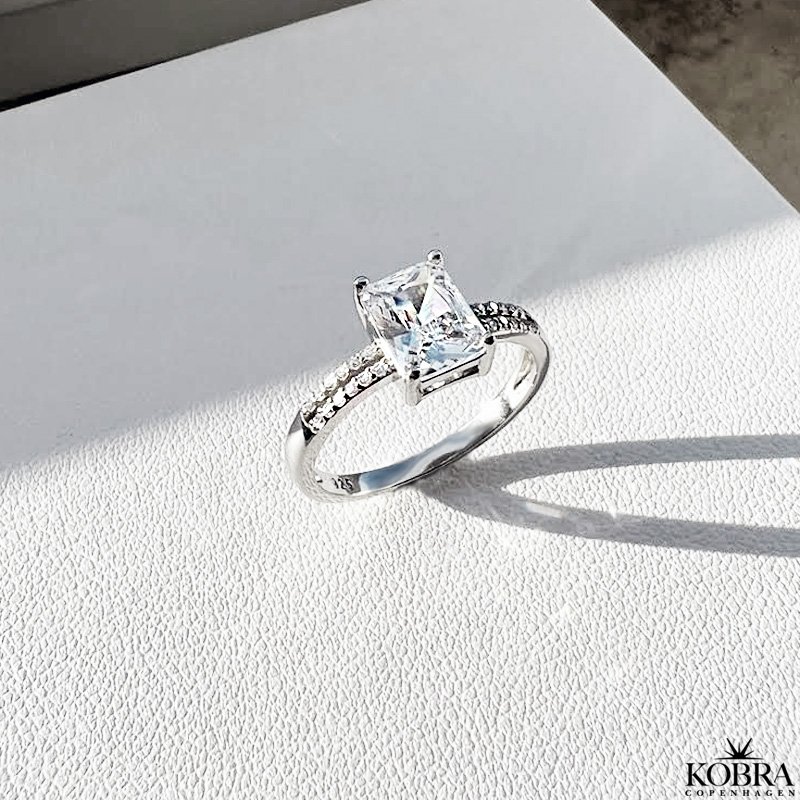 "Vanity" smuk prinsesse slv ring med hvide zirkonia sten