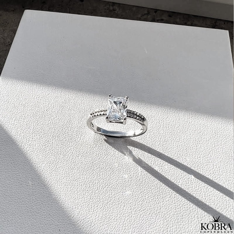 "Vanity" smuk prinsesse slv ring med hvide zirkonia sten