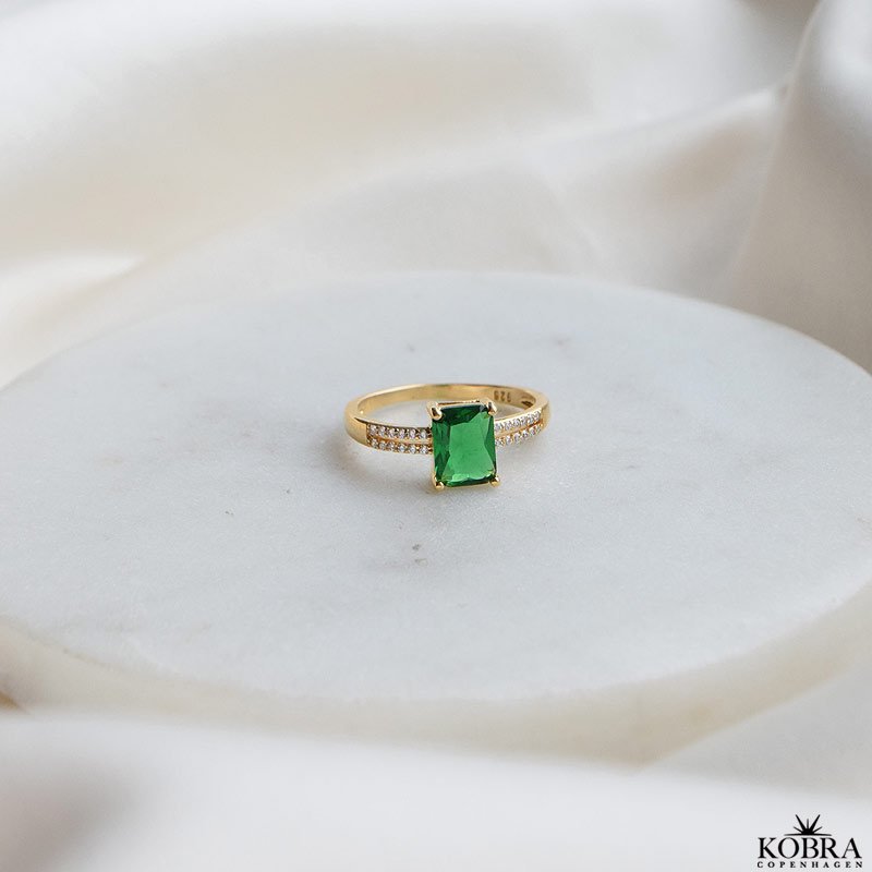 "Vanity" 18 karat forgyldt ring med grøn zirkonia sten