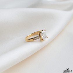 "Vanity" guld ring med hvide zirkonia sten
