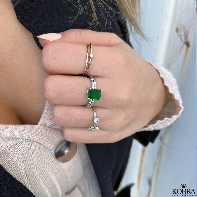 "Vanity" silver ring with green zirconia stone