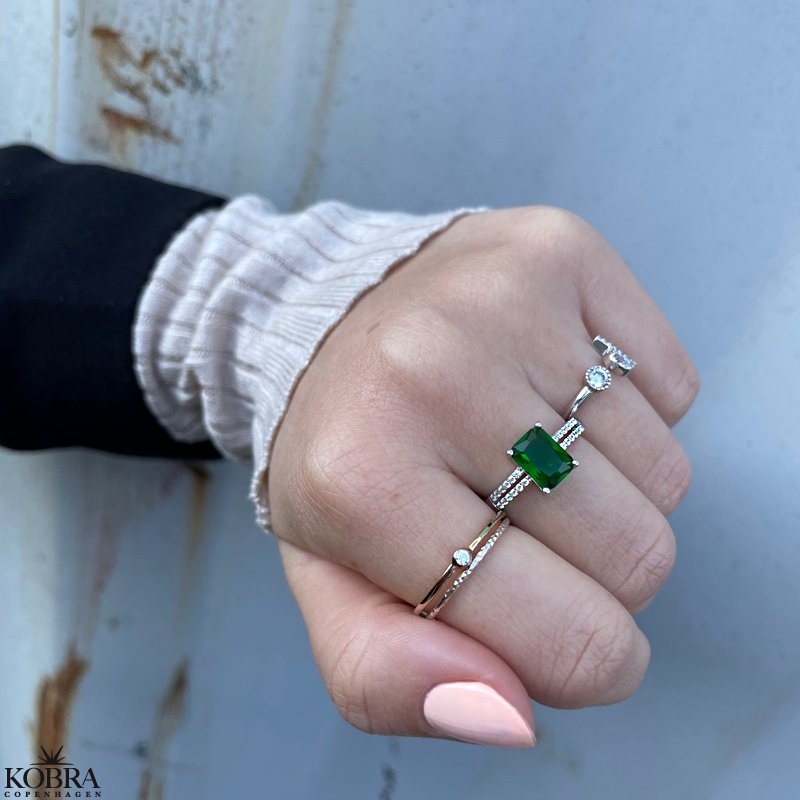 "Vanity" silver ring with green zirconia stone