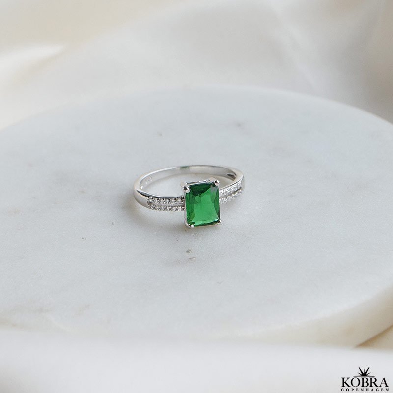 "Vanity" silver ring with green zirconia stone