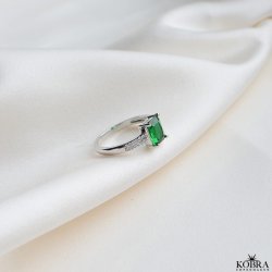 "Vanity" silver ring with green zirconia stone