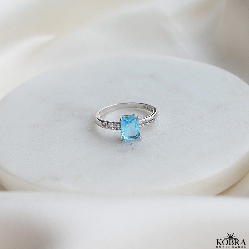 "Vanity" smuk prinsesse sølv ring med blå zirkonia sten