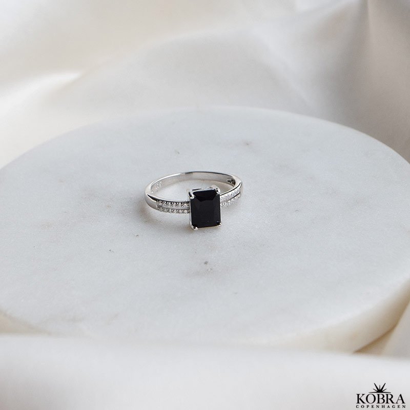 "Vanity" slvring med sort zirkonia sten