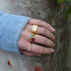 "Princess" guld ring med rd Korund krystal