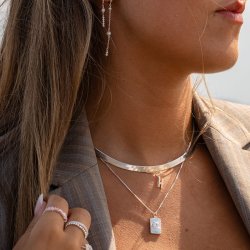 "Mikami" s�lv ring med lyser�de sten