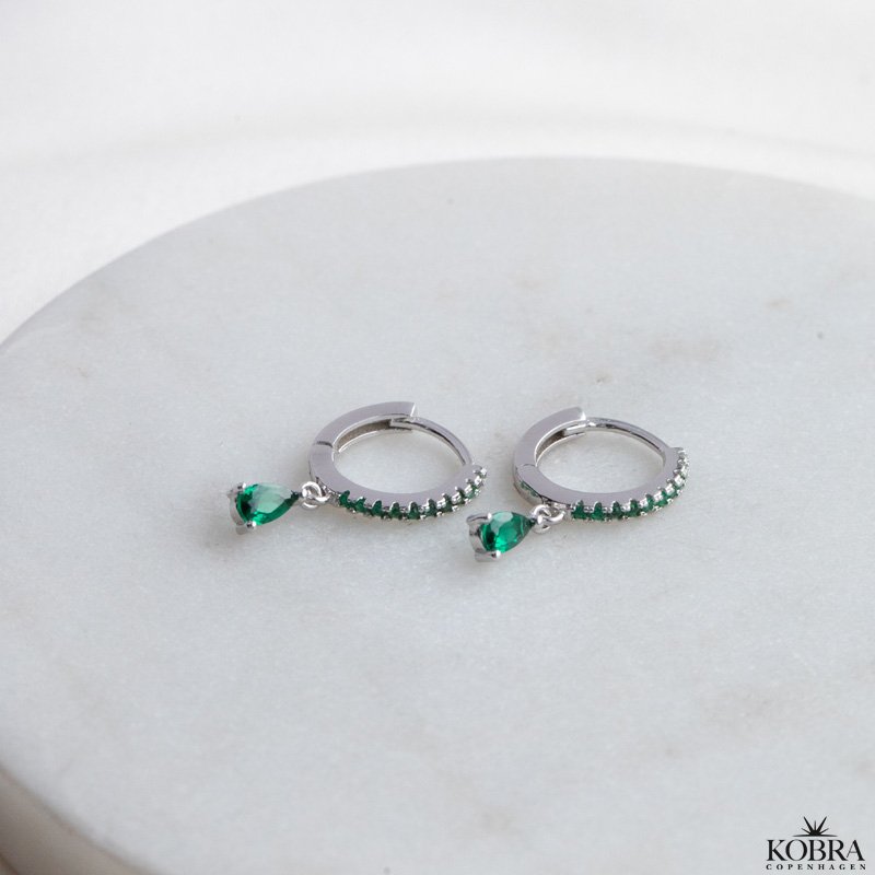 "Raindrop" sm slv hoops med farvet og drbeformet sten