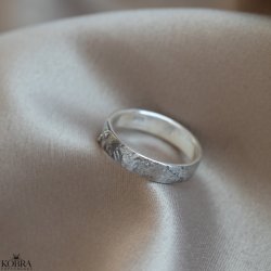 "Ramona" raw silver ring with beaten appearance