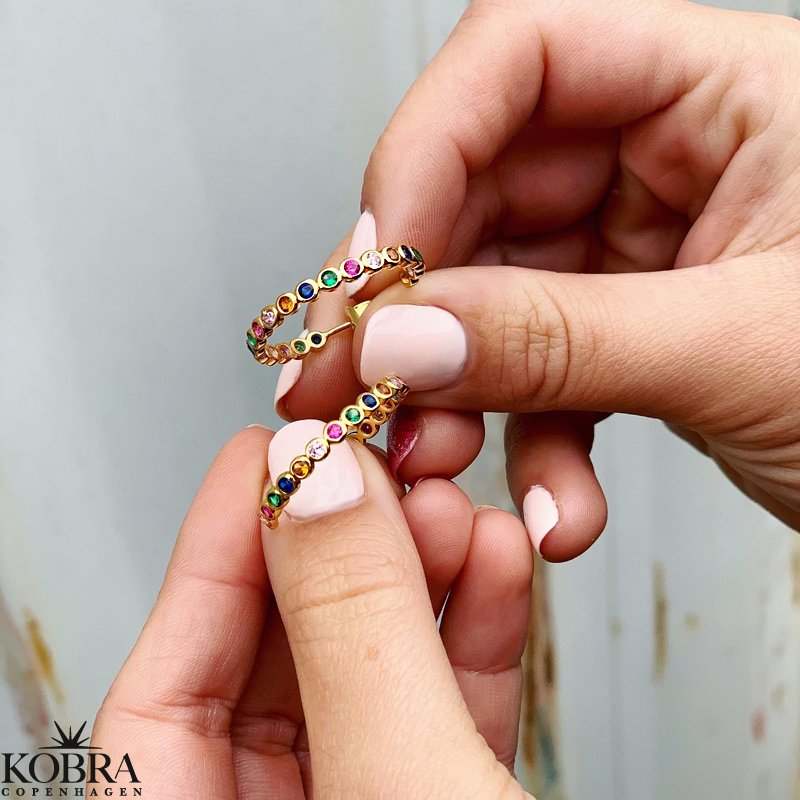 "Hawaii" 18 karat guldpläterade kreoler med färgad sten (large)