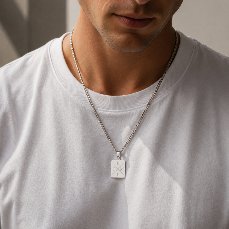 "Reign" necklace in stainless steel with cross engraving