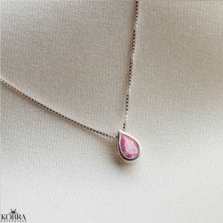 "Rhys" slvhalskde med pink drbe vedhng 