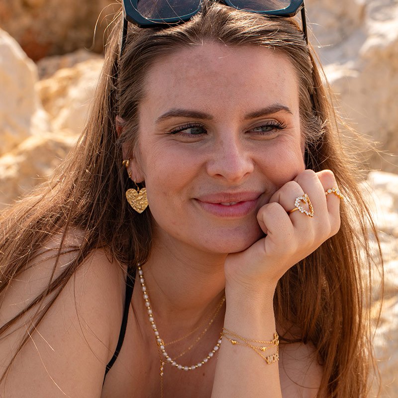 "Liva" guld armb�nd med sm� hjerter