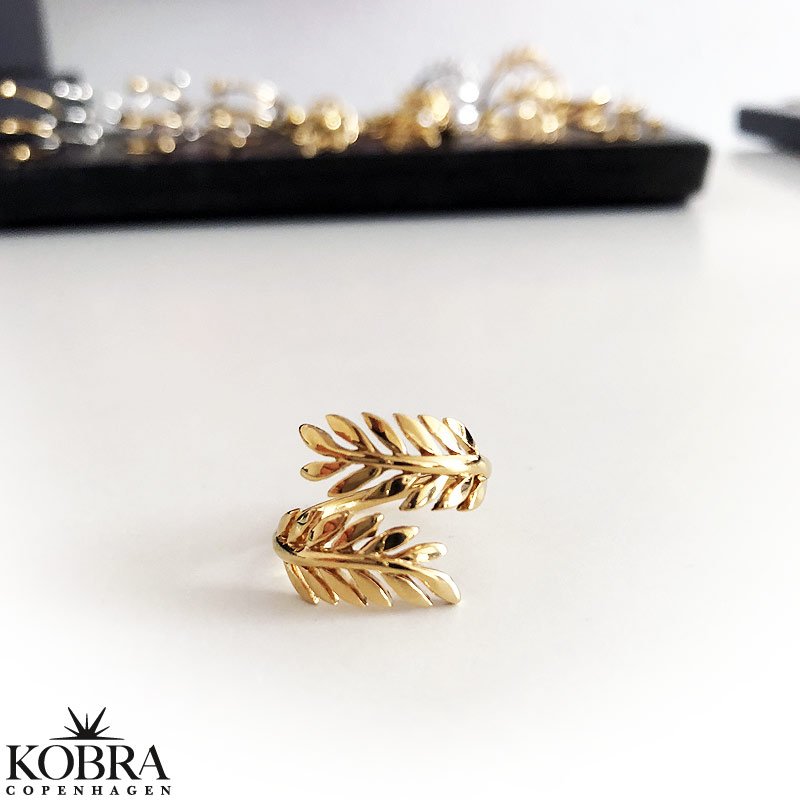 "Scarlett" guld ring med blade