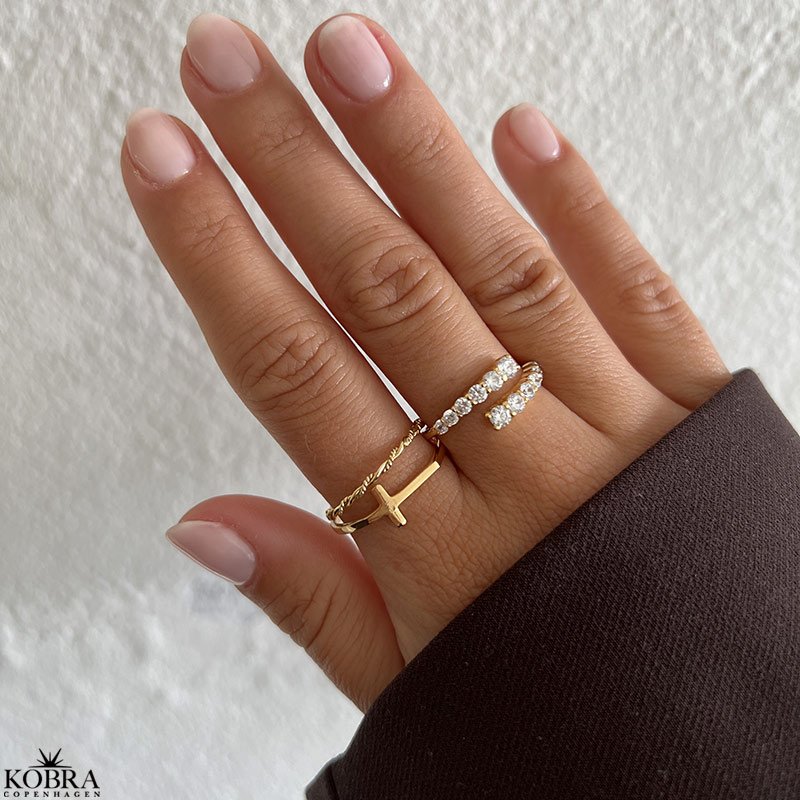 "Adine" guld ring med sten