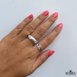 "Frida" enkel slv ring med lille hvid zirkonia