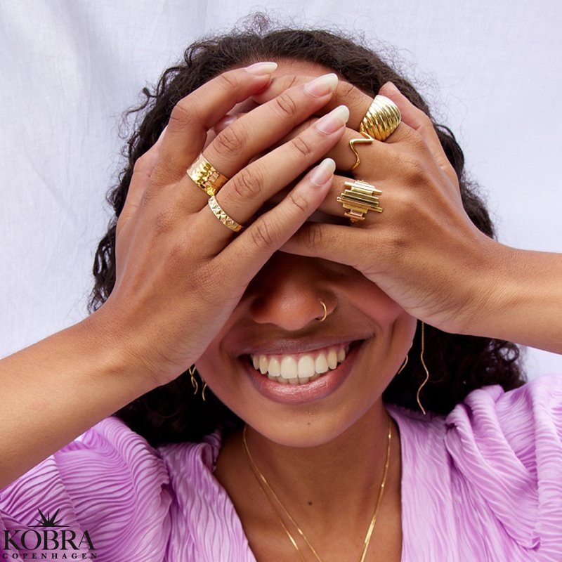 "Phlox" hammered ring in 18 carat gold plated