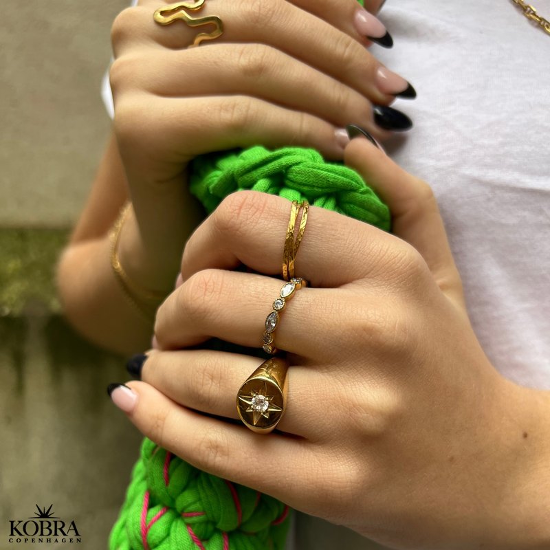 "Firenze" 18 karat forgyldt ring med hvide sten