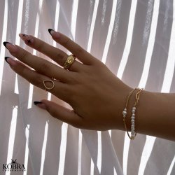 "Nirvana" guld armbnd med gte hvide ferskvandsperler