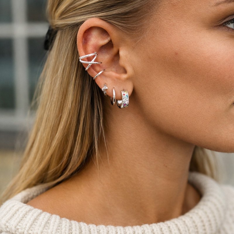 "Lily" silver earrings with white stones