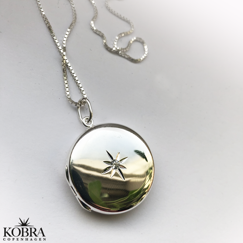 "Rocket" rund medaljon med hvid sten i sterling slv