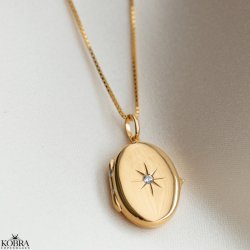 "Rocket" oval guld medaljon med smuk hvid sten