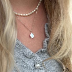 R�d studenterhue, s�lv halsk�de med mulighed for personlig gravering