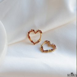 "Mikami" sm forgyldte hjerte reringe med rde eller bl sten