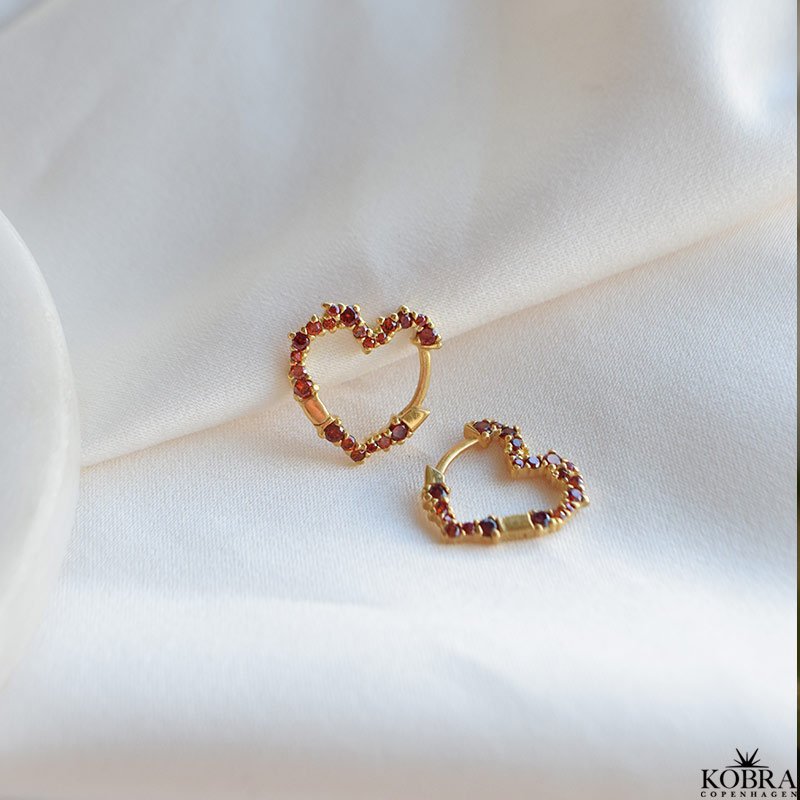 "Mikami" sm forgyldte hjerte reringe med rde eller bl sten